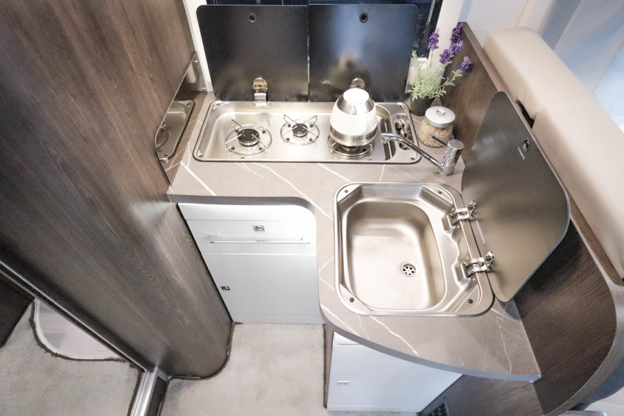 Automaat - Benimar Cocoon 463 - Camperverhuur aan de Vecht - 6