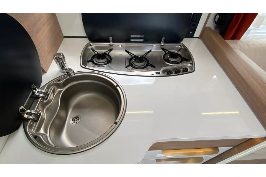 Pilote P746C Essentiel - Camper Centrum Groningen - 17