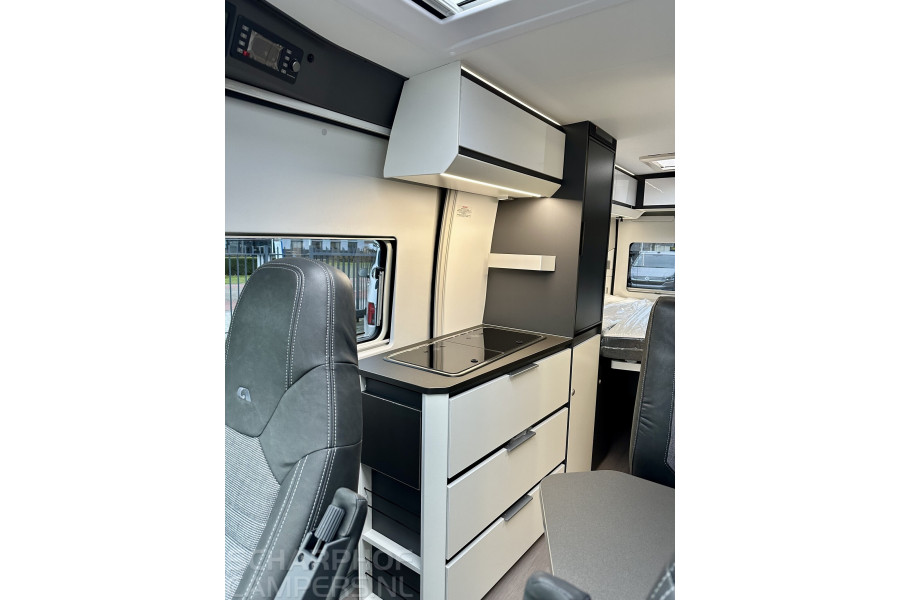 Luxe automatische half-integraal camper - bedden