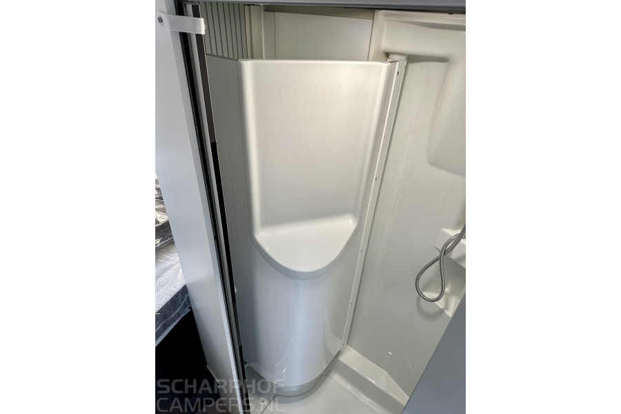 Luxe automatische half-integraal camper - keuken