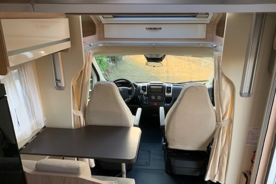 Half-integraal camper - Camper Rental Holland - 1