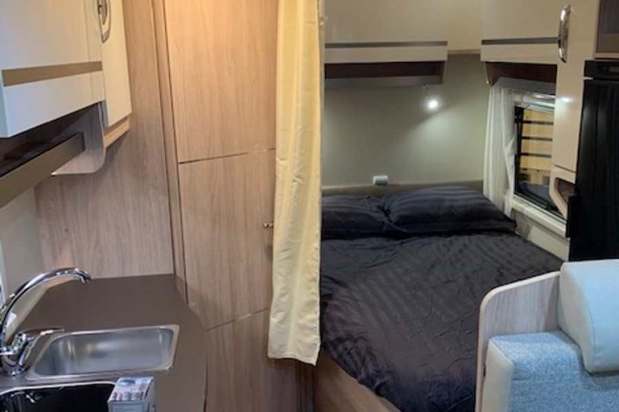 Half-integraal camper - Camper Rental Holland - 1