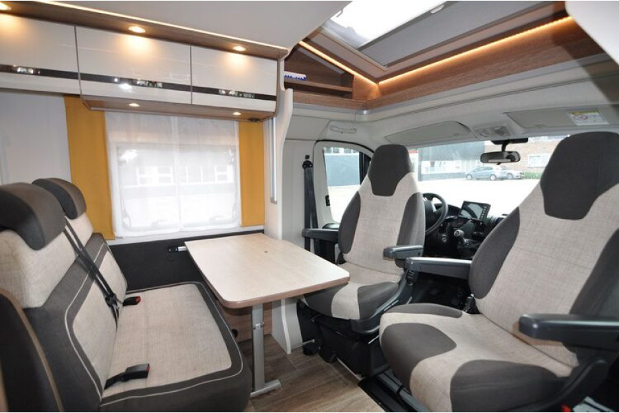 Half-integraal camper - Camperhuren.nl - 1