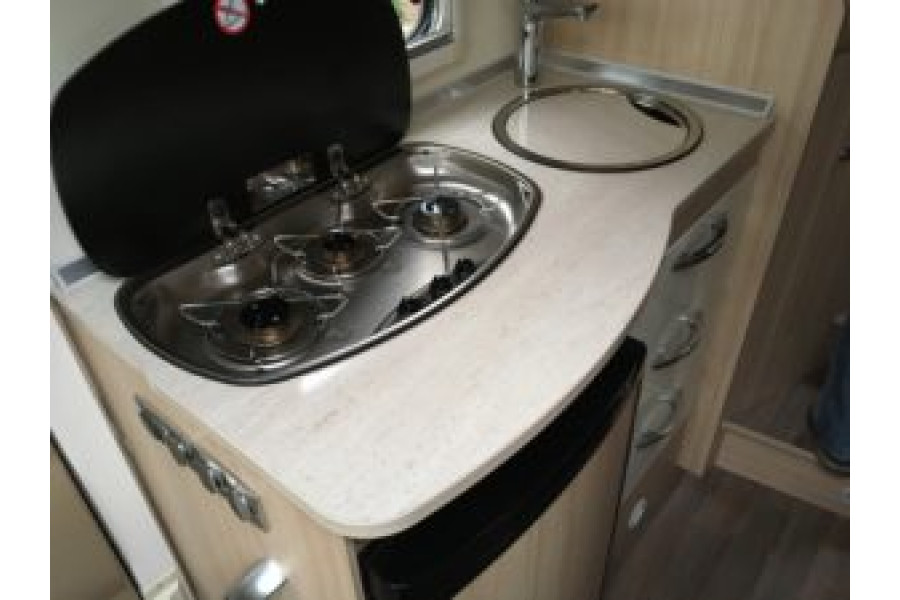 Half-integraal camper | Bürstner Travel Van - Camper-te-huur - 1