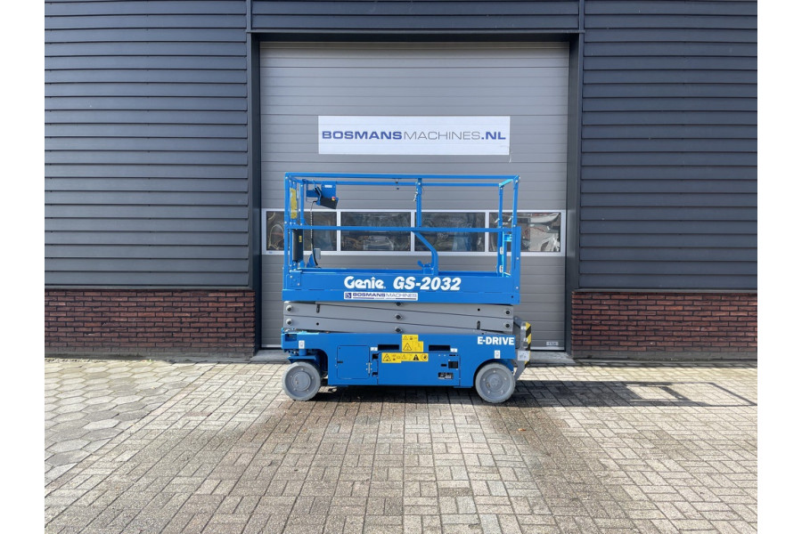 Schaarhoogwerker | 9,9m - Bosmans Machines B.V. verhuur - verkoop - 1