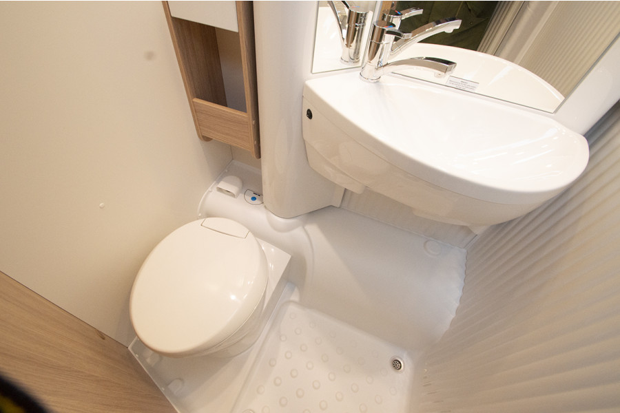 Camper 4 persoons - Campers & Cars - 7