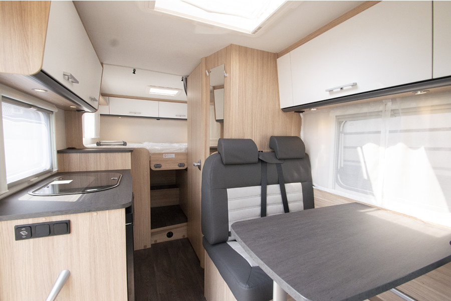 Camper 4 persoons Sunlight V66 - Campers & Cars - 3