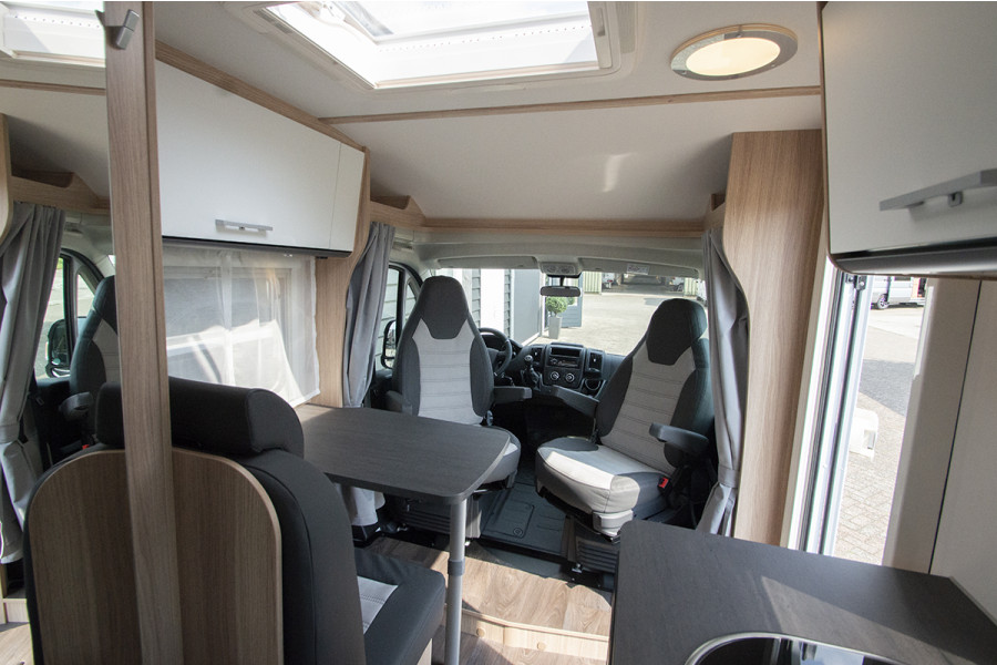 Camper 4 persoons Sunlight V66 - Campers & Cars - 7