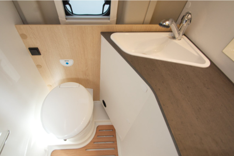 Buscamper Sunlight Cliff 600 - Campers & Cars - 15