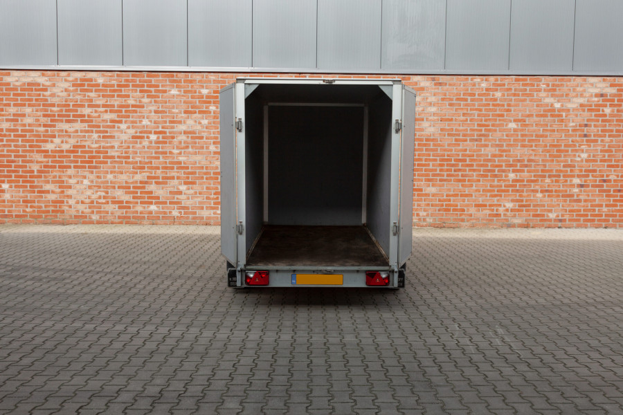Gesloten aanhanger - Autoverhuur Harrie v.d. Putten - 2
