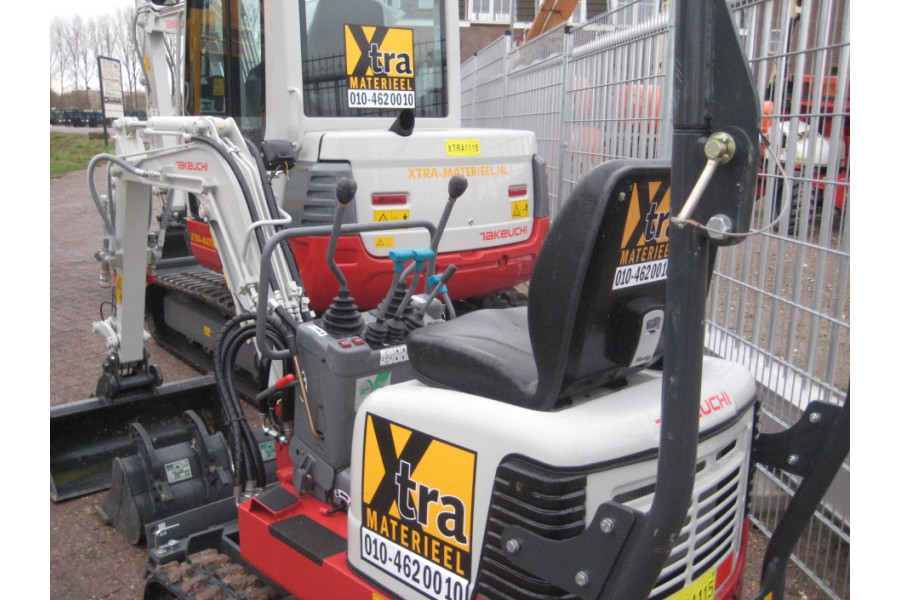 Graafmachine - Takeuchi TB108 - Xtra Materieel B.V. - zitting