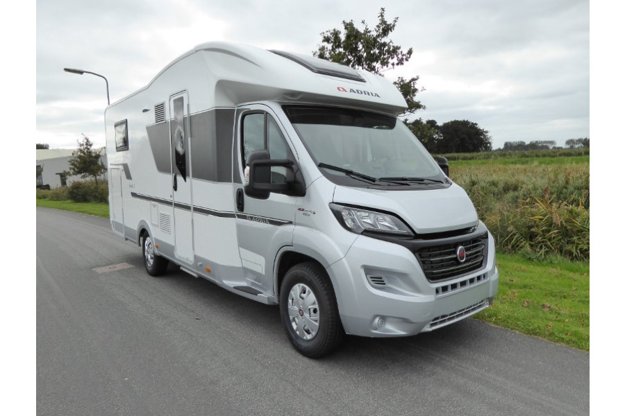 2-3 persoons | Half integraal camper Adria Coral - Holland Camper verhuur - 1
