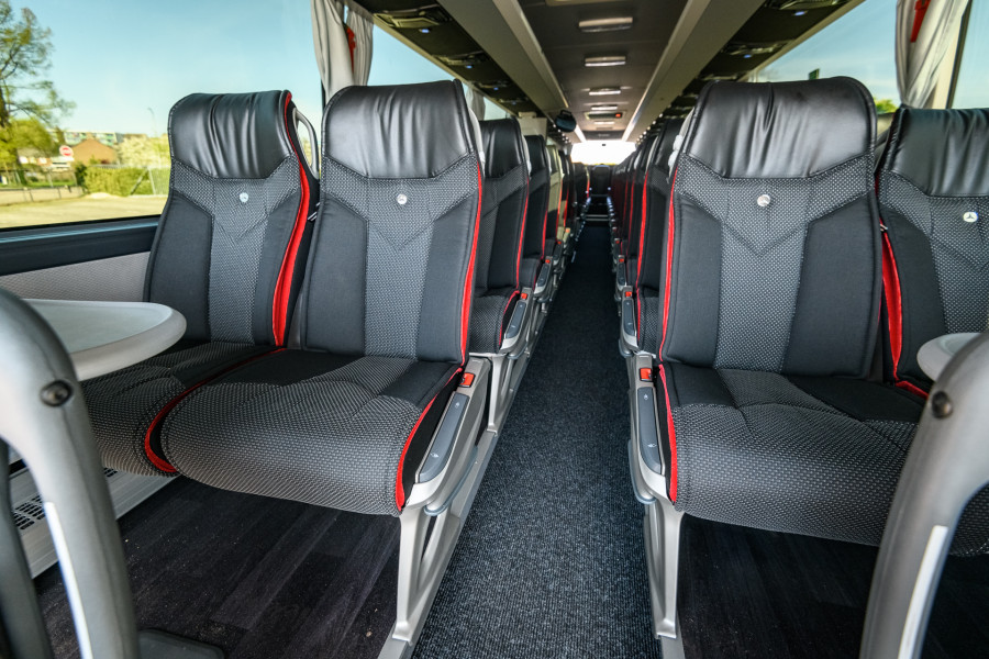 Tot 62 personen touringcar - Pouw Vervoer - 5