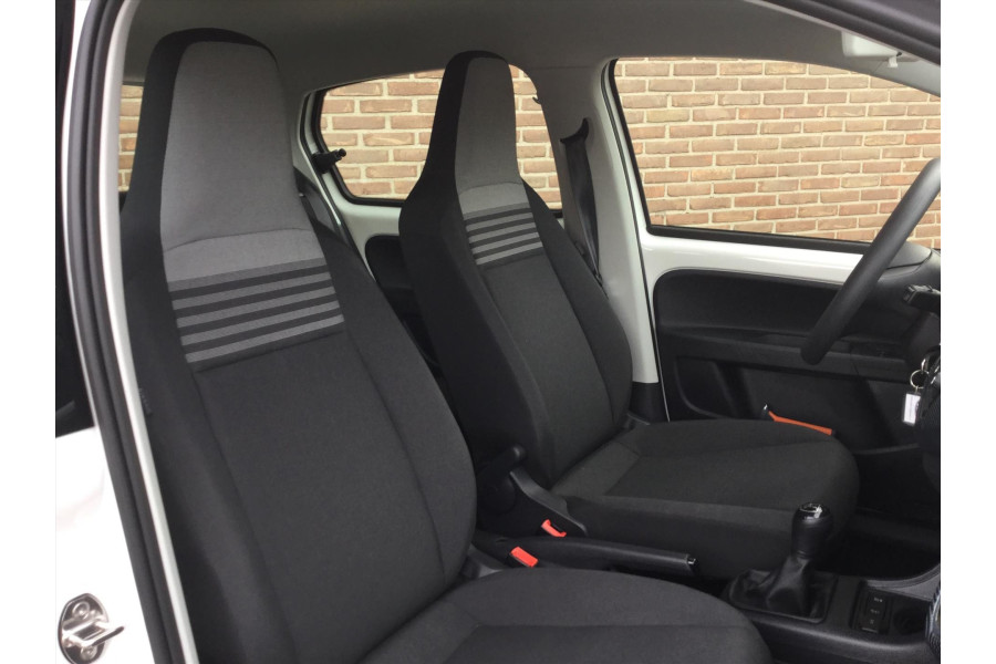 Hatchback | Volkswagen UP - Autobedrijf Wouter Hageman - 3