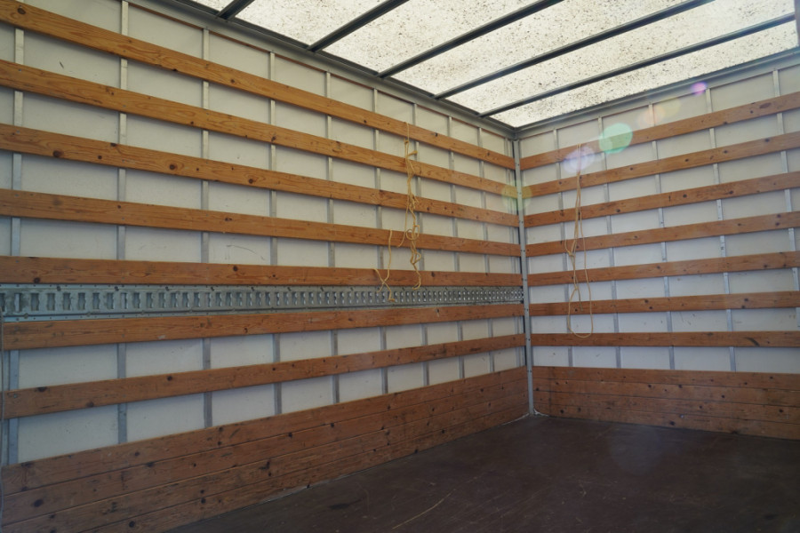 Bakwagen met laadklep - Automobielbedrijf Moret - 3