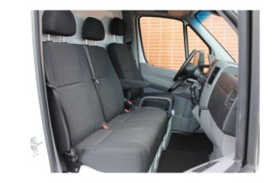 Bestelwagen 11m3 - Autoverhuur H. Kroon - voorstoelen
