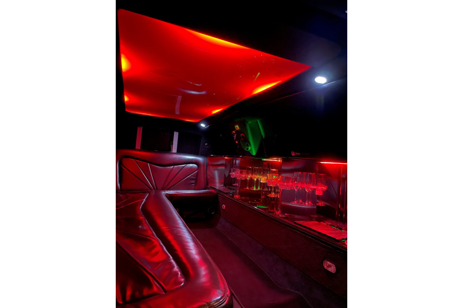 Lincoln Stretch limousine huren - deBusSpecialist - deLimoSpecialist - 6