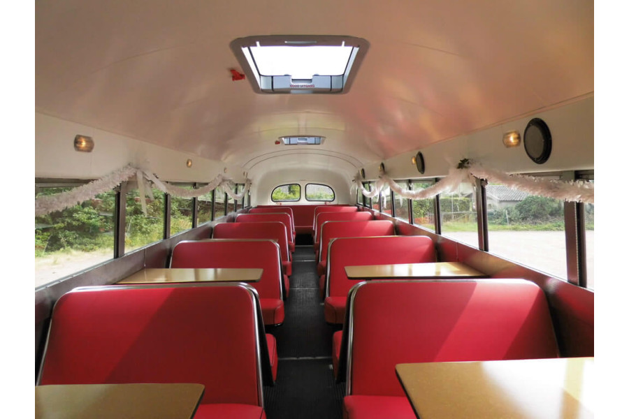 Oldtimer bus - P. Verbeek - 2