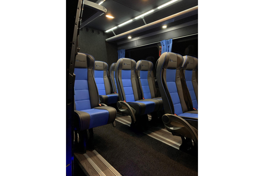 VIP mini touringcar - 8 personen - deBusSpecialist - deLimoSpecialist - 4