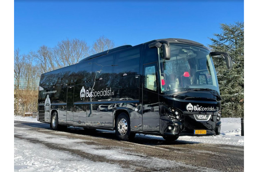 Touringcar 50-54 personen - deBusSpecialist - deLimoSpecialist - 1