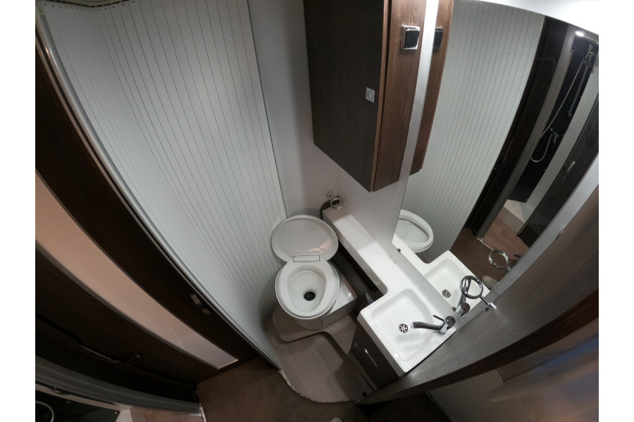 Automaat - Benimar Cocoon 496 - Camperverhuur aan de Vecht - 7