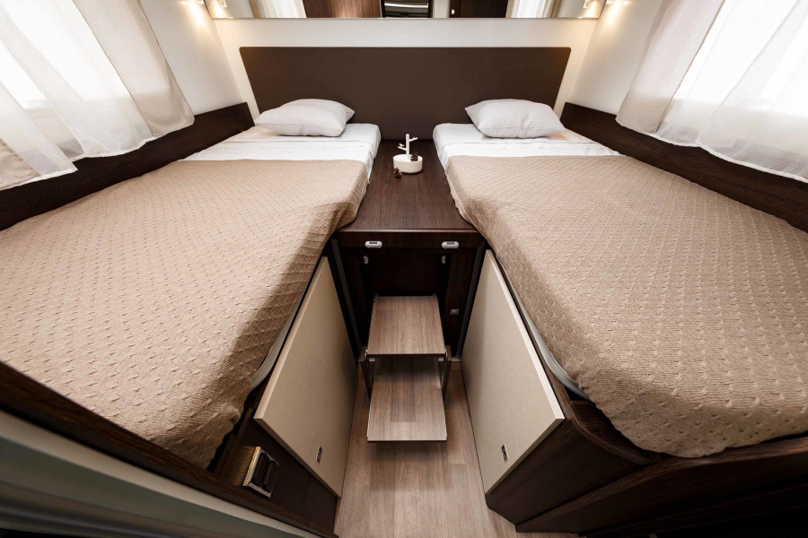 Automaat - Benimar Cocoon 463 - Camperverhuur aan de Vecht - 7