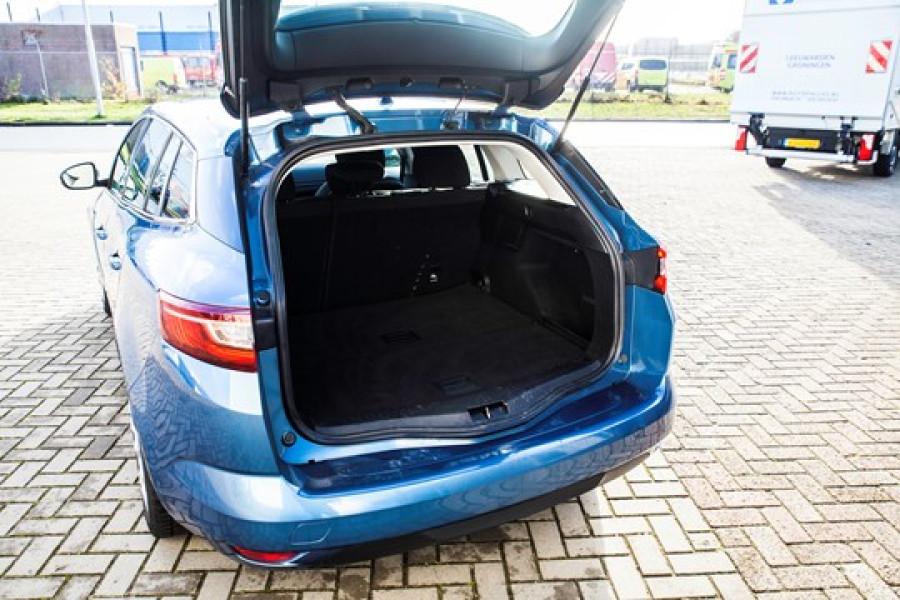 Personenwagen met trekhaak - Autopallas Autoverhuur - 2