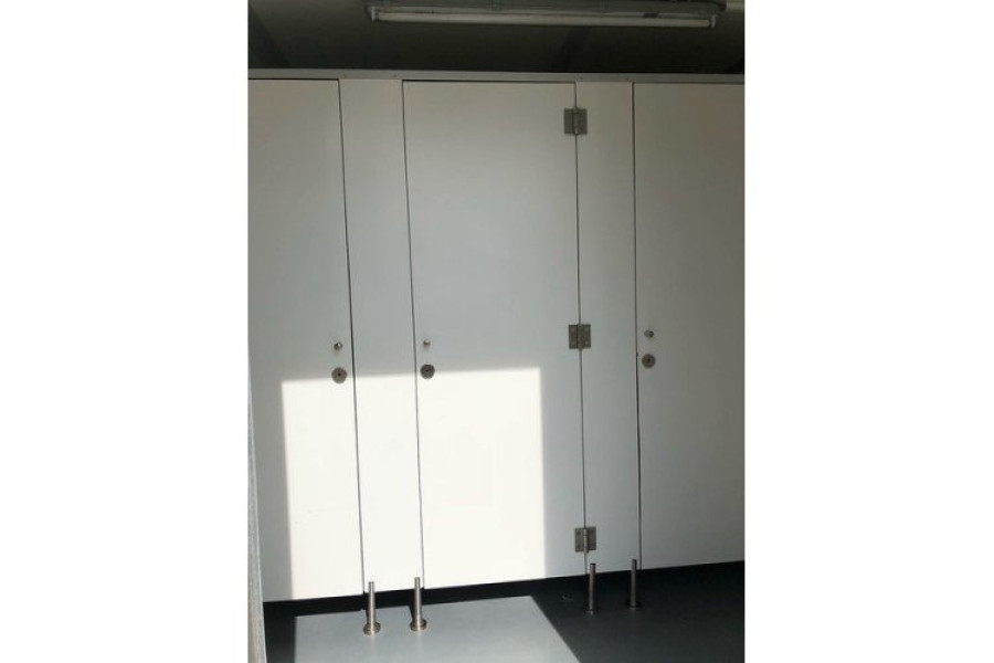 Toiletwagen groot - Dekker Verhuur - 1