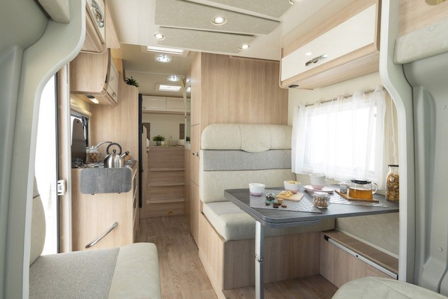 Half-integraal camper - Camper Rental Holland - 1