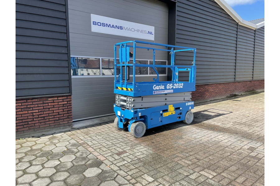 Schaarhoogwerker elektrisch | 14m - Bosmans Machines B.V. verhuur - verkoop - 2