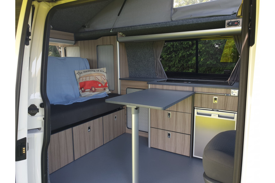 Volkswagen T5/T6 Camper 5 persoons LWB - Camperbouw-verhuur Dongen - binnenkant