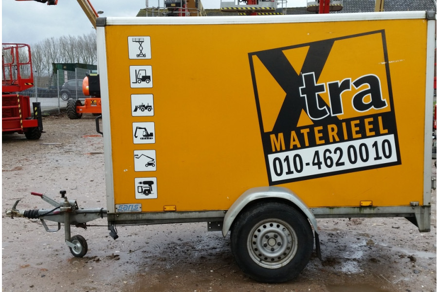 Gesloten Aanhangwagen - Enkelasser - Xtra Materieel B.V. - zijaanzicht