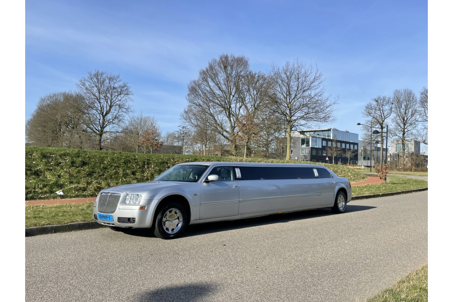 Chrysler Limousine grijs - deBusSpecialist - deLimoSpecialist - 1
