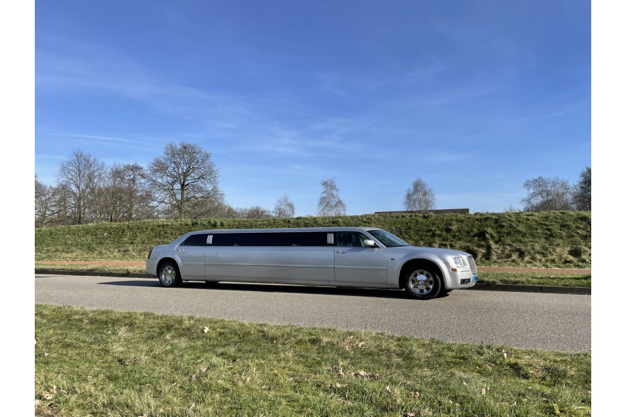 Chrysler Limousine grijs - deBusSpecialist - deLimoSpecialist - 2
