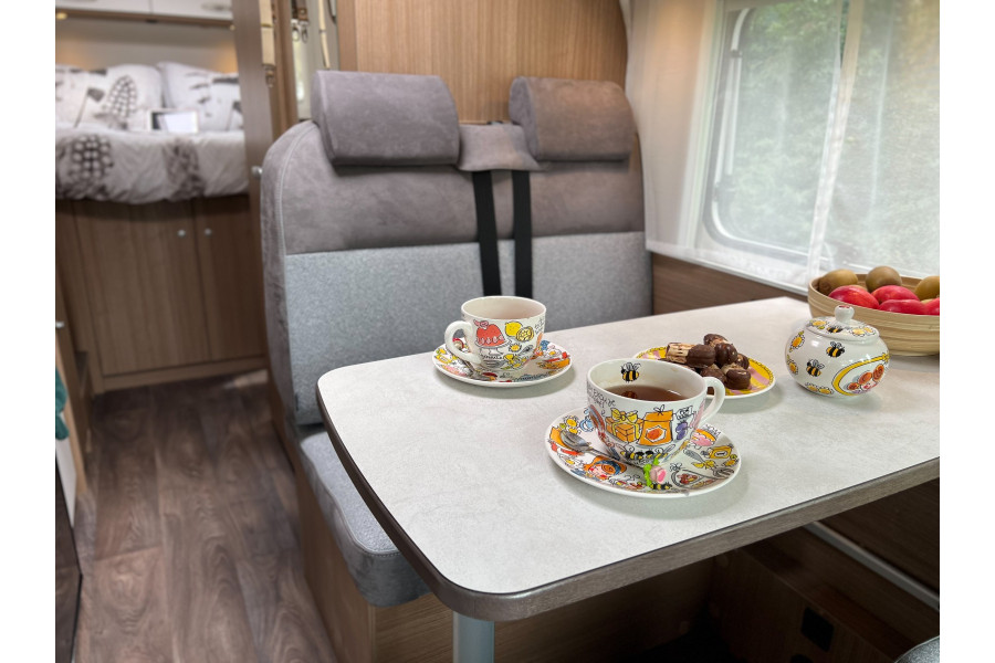 Half-integraal camper - JH Camperverhuur - 4